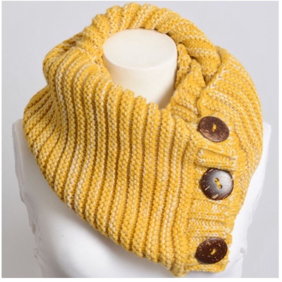 ✨SALE!✨5⭐️NEW! CHIC KNIT INFINITY BUTTON SCARF - Picture 7 of 7